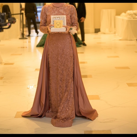 Beautiful gown in blush- Excellent condition worn only once Modest Dress - Picture 2 of 3